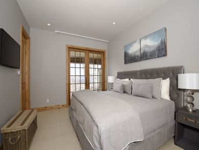 A luxury Ski Retreat with Five Bedrooms and a Great Interior